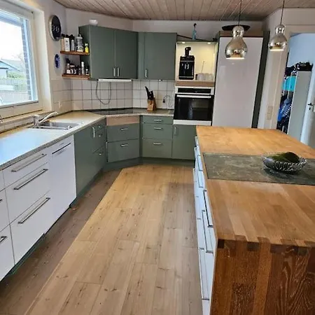 Stort Hus Lige Mellem Hav Og Fjord * Hvide Sande