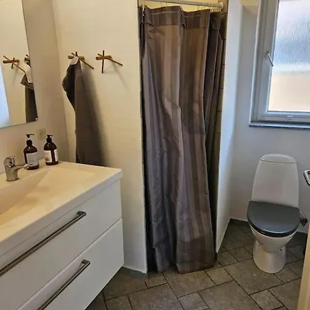 Stort Hus Lige Mellem Hav Og Fjord דירה