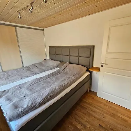 Stort Hus Lige Mellem Hav Og Fjord *