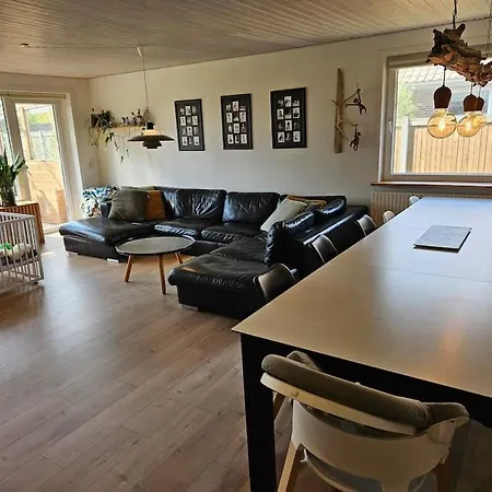 Stort Hus Lige Mellem Hav Og Fjord * Hvide Sande